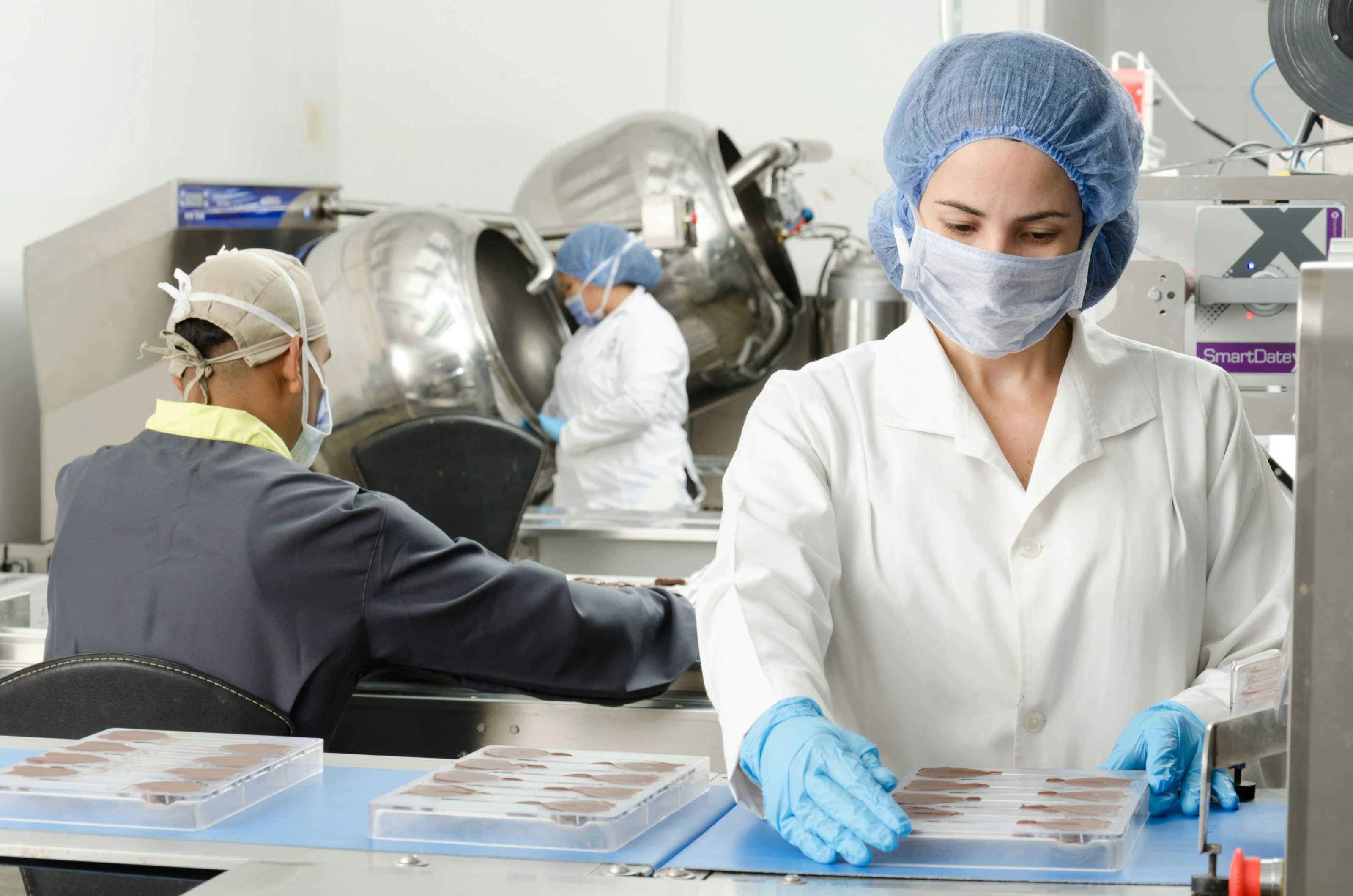 Ingénieur devant une matrice de priorisation pour le calorifugeage